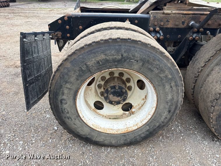image for item ES5960 2000 Kenworth T800B semi truck