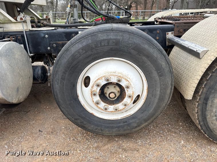 image for item ES5960 2000 Kenworth T800B semi truck