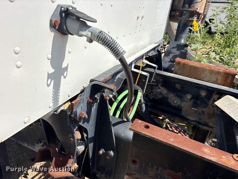 image for item ET0326 2012 Caterpillar CT660 truck cab and chassis