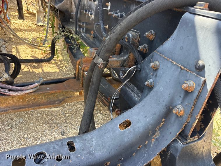 image for item ET0326 2012 Caterpillar CT660 truck cab and chassis