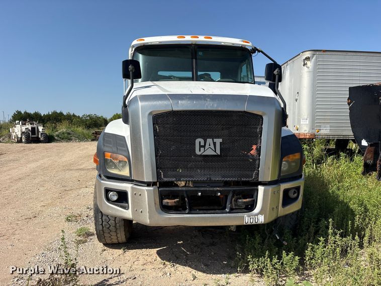 image for item ET0327 2015 Caterpillar CT660 semi truck