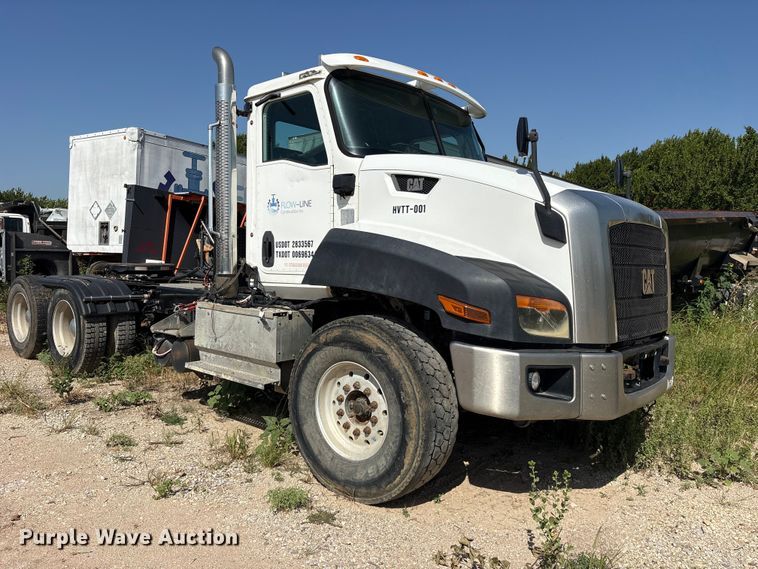 image for item ET0327 2015 Caterpillar CT660 semi truck