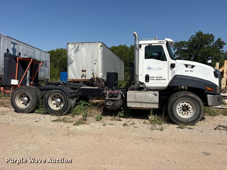 image for item ET0327 2015 Caterpillar CT660 semi truck