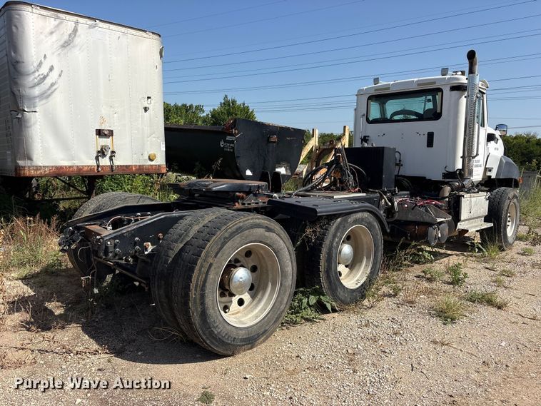 image for item ET0327 2015 Caterpillar CT660 semi truck