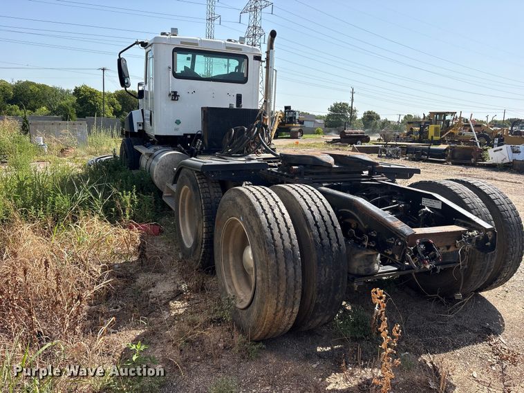 image for item ET0327 2015 Caterpillar CT660 semi truck