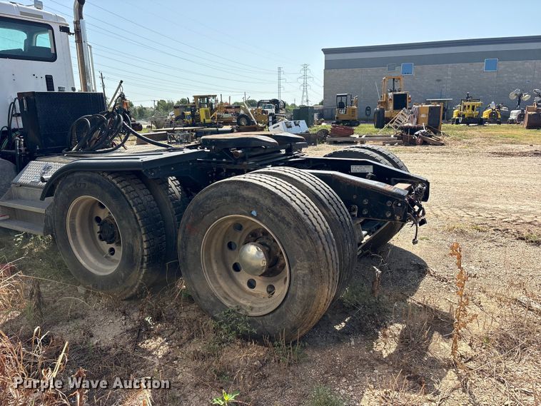 image for item ET0327 2015 Caterpillar CT660 semi truck