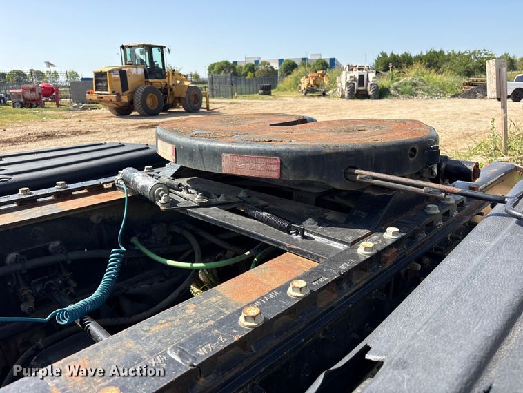 image for item ET0327 2015 Caterpillar CT660 semi truck