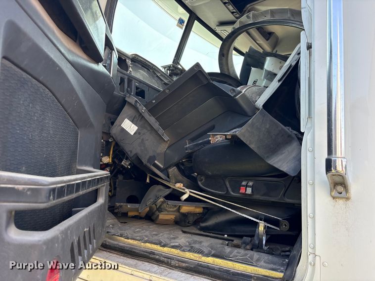 image for item ET0327 2015 Caterpillar CT660 semi truck