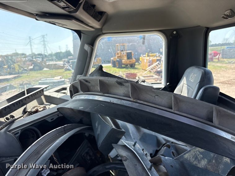 image for item ET0327 2015 Caterpillar CT660 semi truck