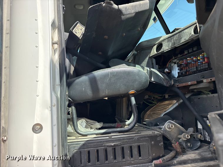 image for item ET0327 2015 Caterpillar CT660 semi truck