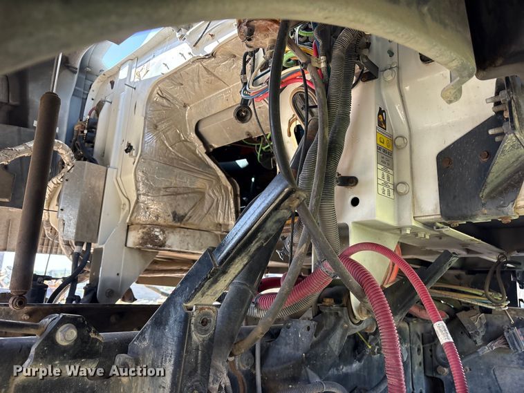 image for item ET0327 2015 Caterpillar CT660 semi truck