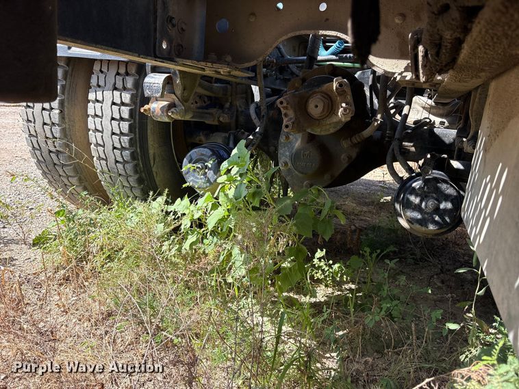 image for item ET0327 2015 Caterpillar CT660 semi truck