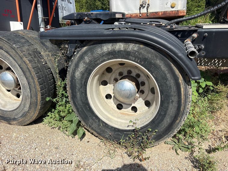 image for item ET0327 2015 Caterpillar CT660 semi truck