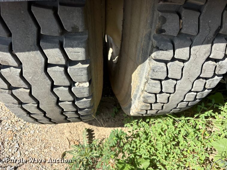 image for item ET0327 2015 Caterpillar CT660 semi truck