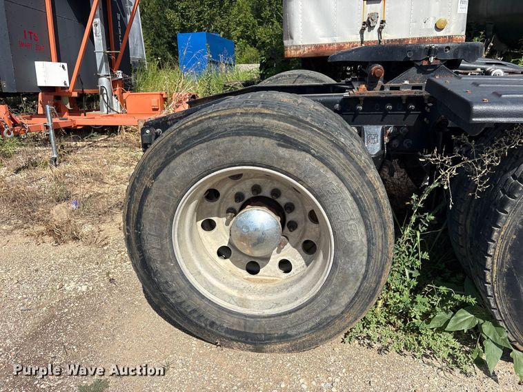 image for item ET0327 2015 Caterpillar CT660 semi truck