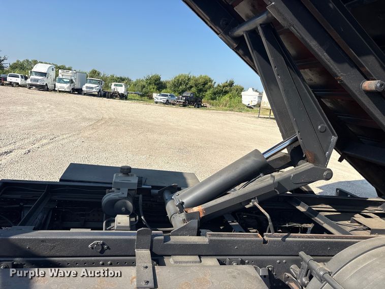 image for item ET0333 2014 Isuzu NPR roll-off container truck