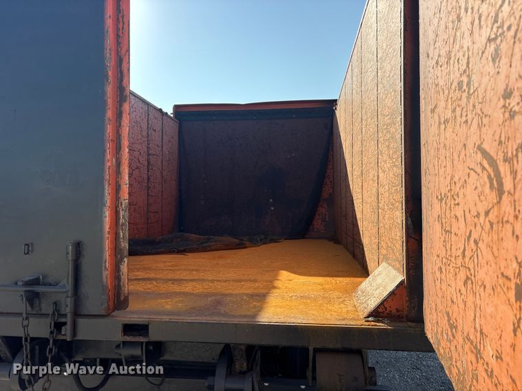 image for item ET0333 2014 Isuzu NPR roll-off container truck