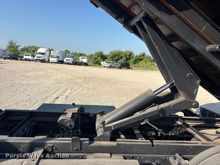 image for item ET0334 2016 Isuzu NPR roll-off container truck