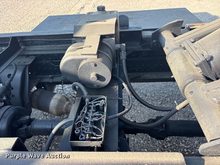 image for item ET0334 2016 Isuzu NPR roll-off container truck