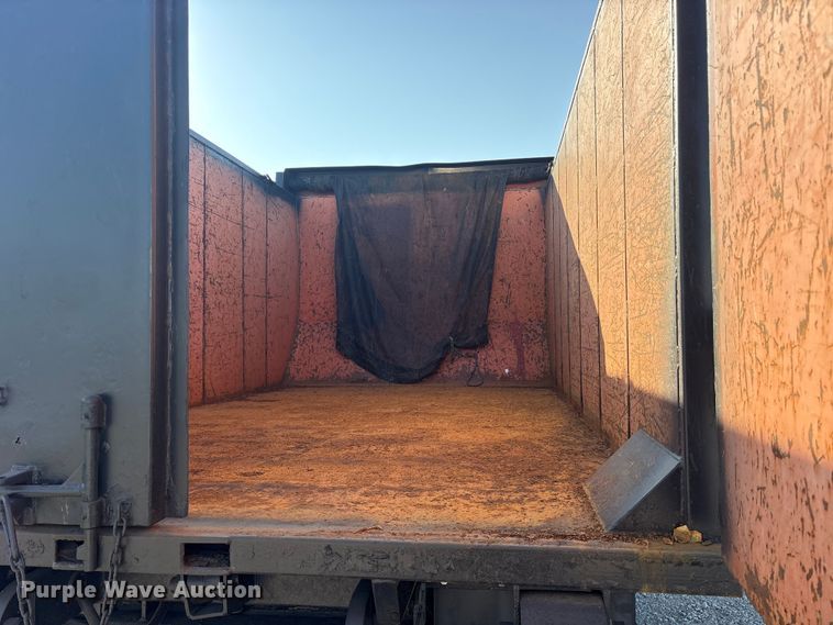 image for item ET0334 2016 Isuzu NPR roll-off container truck