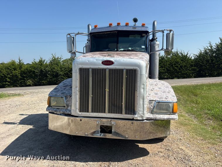 image for item ET0335 2007 Peterbilt 385 semi truck