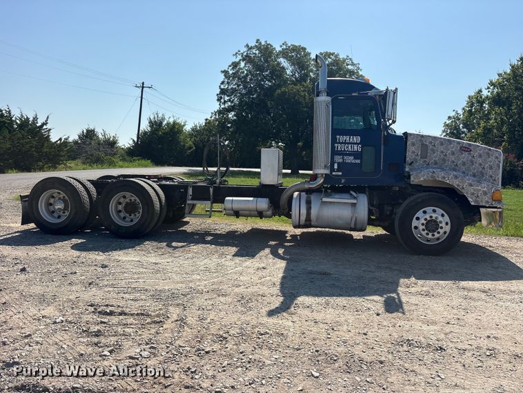 image for item ET0335 2007 Peterbilt 385 semi truck