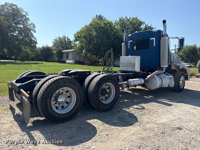 image for item ET0335 2007 Peterbilt 385 semi truck