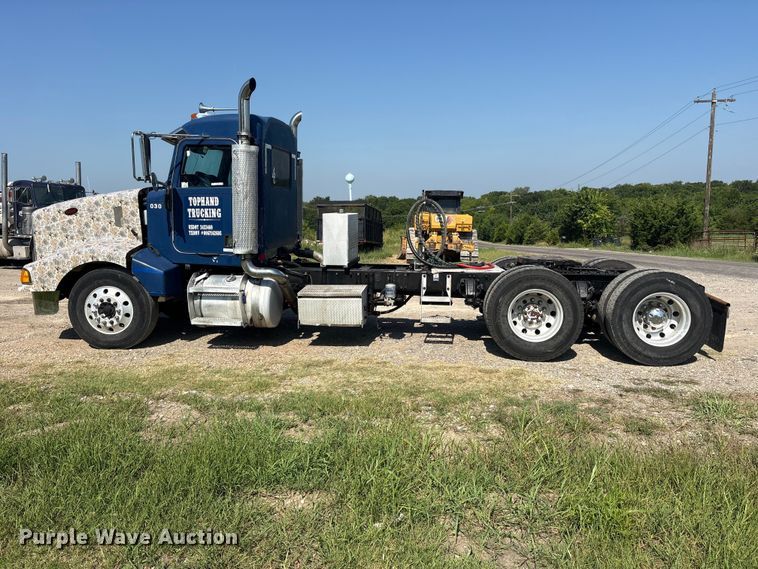 image for item ET0335 2007 Peterbilt 385 semi truck