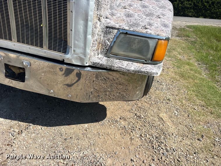 image for item ET0335 2007 Peterbilt 385 semi truck