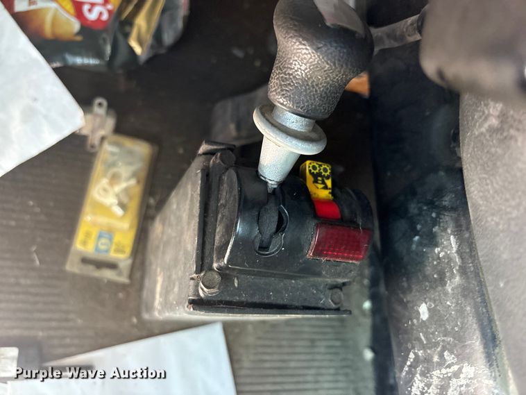 image for item ET0335 2007 Peterbilt 385 semi truck