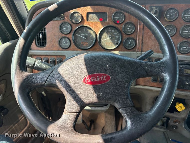image for item ET0335 2007 Peterbilt 385 semi truck