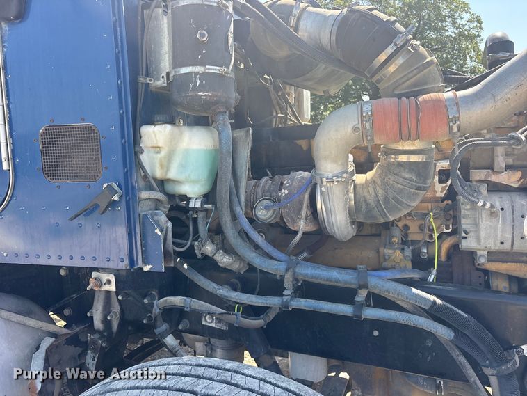 image for item ET0335 2007 Peterbilt 385 semi truck