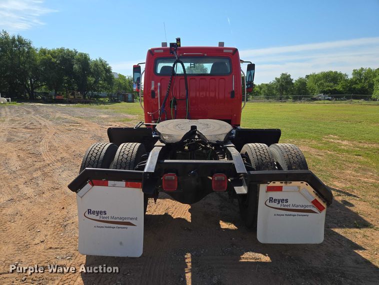 image for item ET5028 2016 Freightliner Business Class M2 semi truck