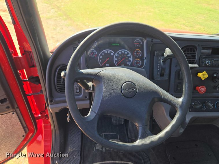 image for item ET5028 2016 Freightliner Business Class M2 semi truck