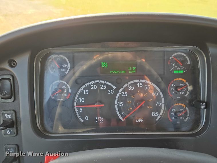image for item ET5028 2016 Freightliner Business Class M2 semi truck