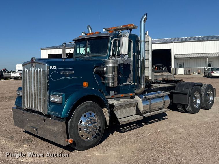 2002 Kenworth W900 semi truck