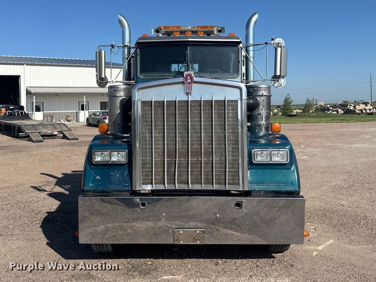 image for item EW4979 2002 Kenworth W900 semi truck