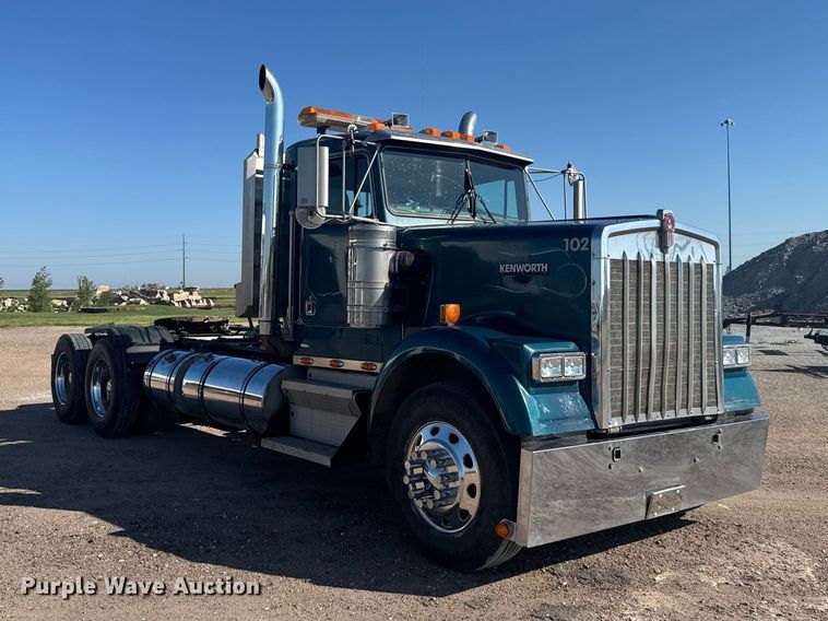 image for item EW4979 2002 Kenworth W900 semi truck