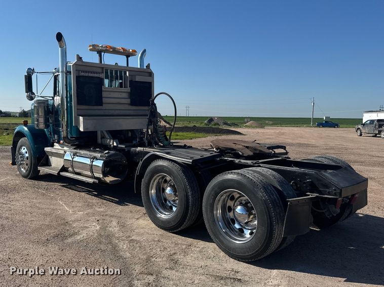 image for item EW4979 2002 Kenworth W900 semi truck