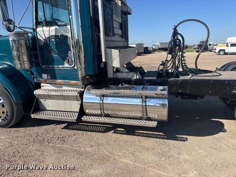 image for item EW4979 2002 Kenworth W900 semi truck