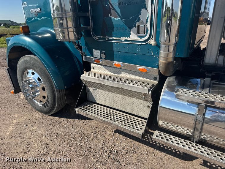 image for item EW4979 2002 Kenworth W900 semi truck