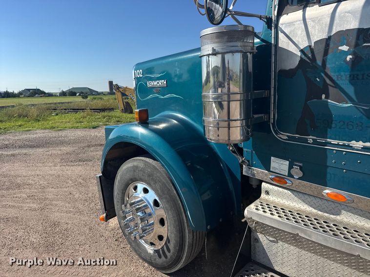image for item EW4979 2002 Kenworth W900 semi truck