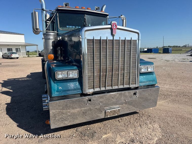 image for item EW4979 2002 Kenworth W900 semi truck