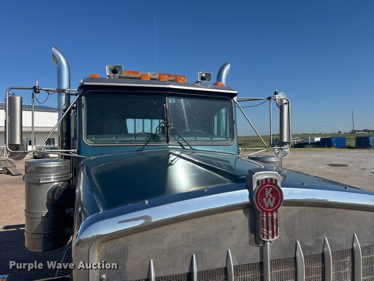 image for item EW4979 2002 Kenworth W900 semi truck