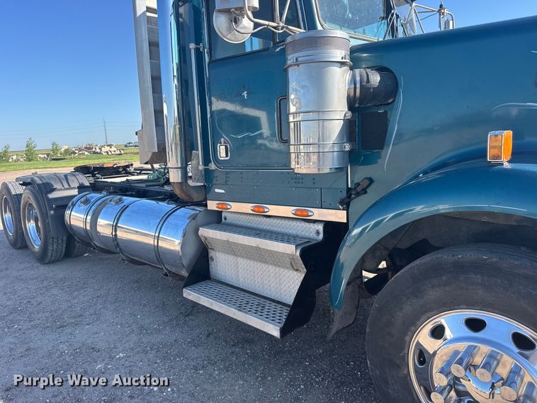 image for item EW4979 2002 Kenworth W900 semi truck