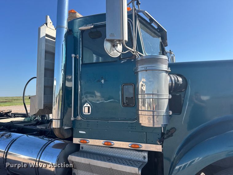 image for item EW4979 2002 Kenworth W900 semi truck