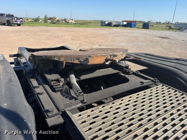 image for item EW4979 2002 Kenworth W900 semi truck
