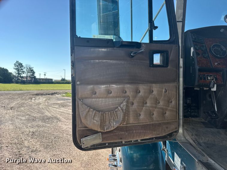 image for item EW4979 2002 Kenworth W900 semi truck
