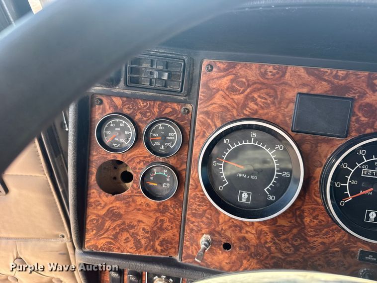 image for item EW4979 2002 Kenworth W900 semi truck