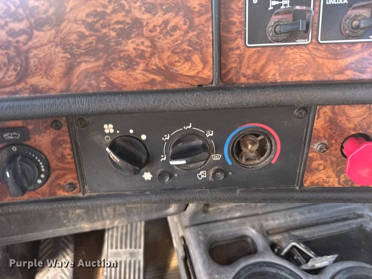 image for item EW4979 2002 Kenworth W900 semi truck